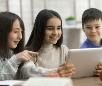 children-watching-videos-on-digital-tablet-in-class-e1632233115998 children-watching-videos-on-digital-tablet-in-class-e1632233115998
