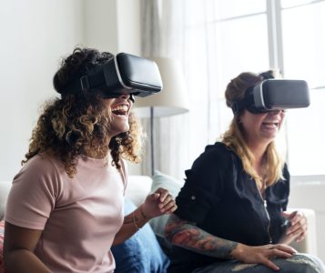 experiencing-virtual-reality-with-vr-headset-e1632233186121 experiencing-virtual-reality-with-vr-headset-e1632233186121