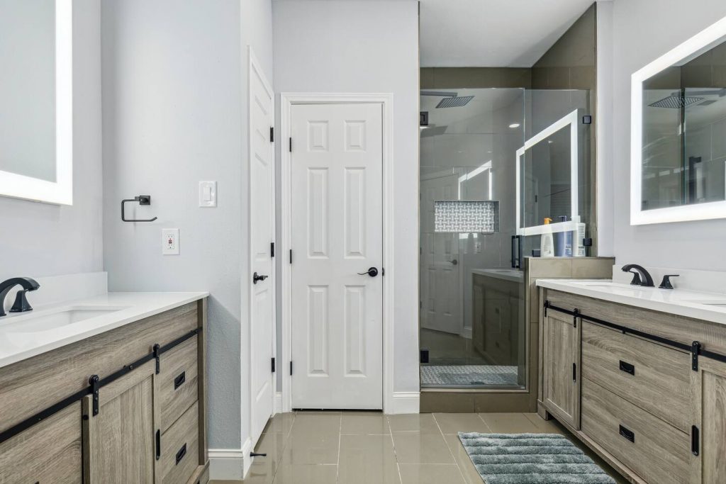 Full bathroom 1