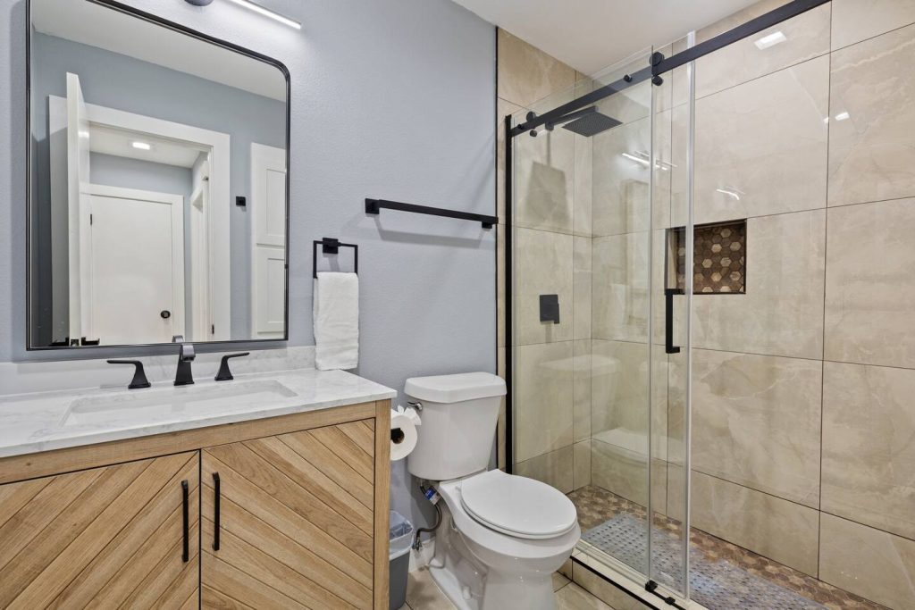 Full bathroom 3