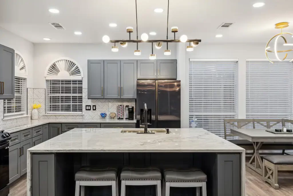 Full kitchen
