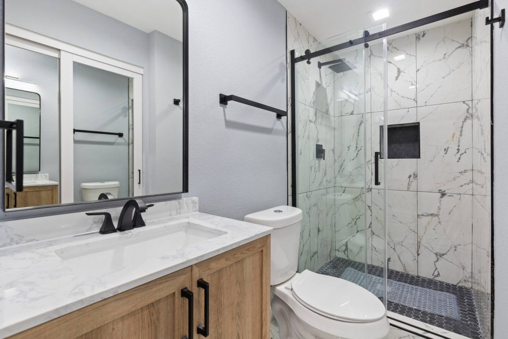 Full bathroom 2