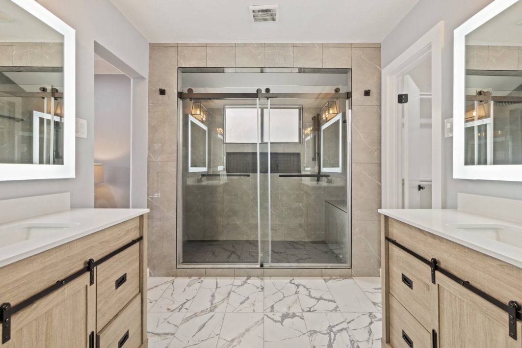Full bathroom 1