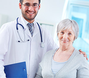 young_doctor_elderly patient